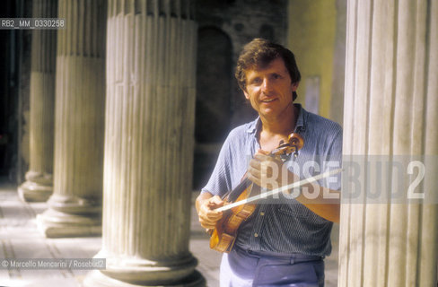 Rome, Basilica of Saint Sabina on the Aventine Hill, 1988. Violinist Uto Ughi / Roma, Basilica di Santa Sabina allAventino, 1988. Il violinista Uto Ughi - ©Marcello Mencarini/Rosebud2