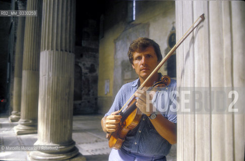 Rome, Basilica of Saint Sabina on the Aventine Hill, 1988. Violinist Uto Ughi / Roma, Basilica di Santa Sabina allAventino, 1988. Il violinista Uto Ughi - ©Marcello Mencarini/Rosebud2