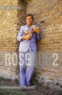 Rome, Basilica of Saint Sabina on the Aventine Hill, 1988. Violinist Uto Ughi / Roma, Basilica di Santa Sabina allAventino, 1988. Il violinista Uto Ughi - ©Marcello Mencarini/Rosebud2