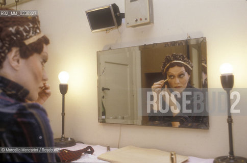 Italian mezzo-soprano opera singer Lucia Valentini Terrani in her dressing room (about 1985) / Il mezzo soprano Lucia Valentini Terrani nel suo camerino (1985 circa) - ©Marcello Mencarini/Rosebud2