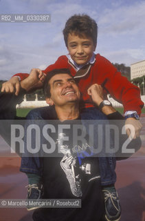 Rome, 1990. Italian sport journalist Maurizio Vallone and his son / Roma, 1990. Il giornalista sportivo Maurizio Vallone con suo figlio - ©Marcello Mencarini/Rosebud2