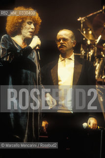 Italian pop singers Ornella Vanoni and Gino Paoli performing together (1985) / I cantanti Ornella Vanoni e Gino Paoli in concerto insieme (1985) - ©Marcello Mencarini/Rosebud2