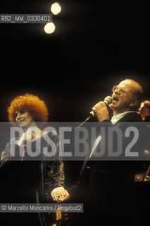 Italian pop singers Ornella Vanoni and Gino Paoli performing together (1985) / I cantanti Ornella Vanoni e Gino Paoli in concerto insieme (1985) - ©Marcello Mencarini/Rosebud2