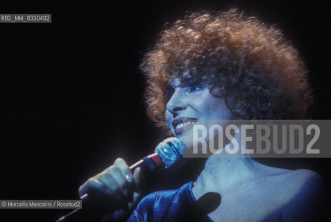 Italian pop singer Ornella Vanoni performing (1985) / La cantante Ornella Vanoni in concerto (1985) - ©Marcello Mencarini/Rosebud2