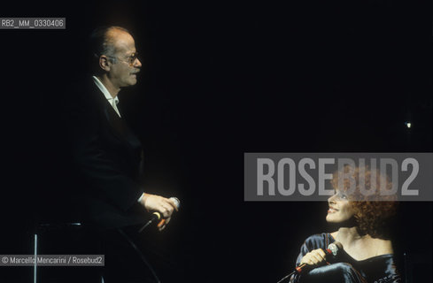 Italian pop singers Ornella Vanoni and Gino Paoli performing together (1985) / I cantanti Ornella Vanoni e Gino Paoli in concerto insieme (1985) - ©Marcello Mencarini/Rosebud2