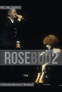 Italian pop singers Ornella Vanoni and Gino Paoli performing together (1985) / I cantanti Ornella Vanoni e Gino Paoli in concerto insieme (1985) - ©Marcello Mencarini/Rosebud2