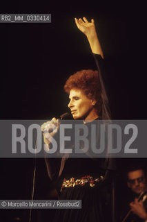 Italian pop singer Ornella Vanoni performing (about 1988) / La cantante Ornella Vanoni in concerto (1988 circa) - ©Marcello Mencarini/Rosebud2