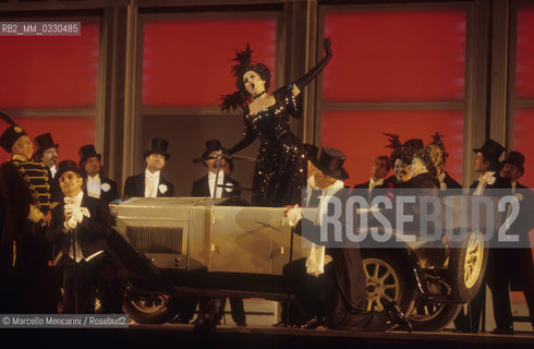 Verona Arena, summer 1999. Soprano Cecilia Gasdia in The Merry Widow by Franz Lehar, directed by Beni Montresor / Arena di Verona, estate 1999. Il soprano Cecilia Gasdia in La vedova allegra di Franz Lehar, con la regia di Beni Montresor - ©Marcello Mencarini/Rosebud2