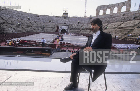 Verona Arena, summer 1999. Tenor Andrea Bocelli before performing in The Merry Widow by Franz Lerhar, directed by Beni Montresor / Arena di Verona, estate 1999. Il tenore Andrea Bocelli prima di esibirsi in La vedova allegra di Franz Lehar, con la regia di Beni Montresor - ©Marcello Mencarini/Rosebud2