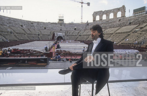 Verona Arena, summer 1999. Tenor Andrea Bocelli before performing in The Merry Widow by Franz Lerhar, directed by Beni Montresor / Arena di Verona, estate 1999. Il tenore Andrea Bocelli prima di esibirsi in La vedova allegra di Franz Lehar, con la regia di Beni Montresor - ©Marcello Mencarini/Rosebud2