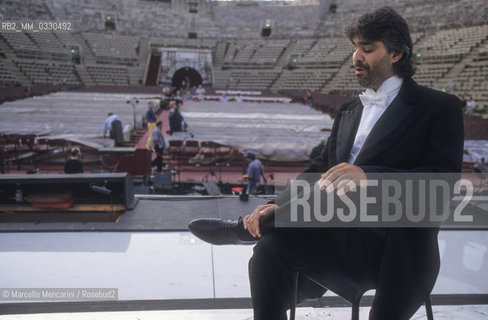 Verona Arena, summer 1999. Tenor Andrea Bocelli before performing in The Merry Widow by Franz Lerhar, directed by Beni Montresor / Arena di Verona, estate 1999. Il tenore Andrea Bocelli prima di esibirsi in La vedova allegra di Franz Lehar, con la regia di Beni Montresor - ©Marcello Mencarini/Rosebud2