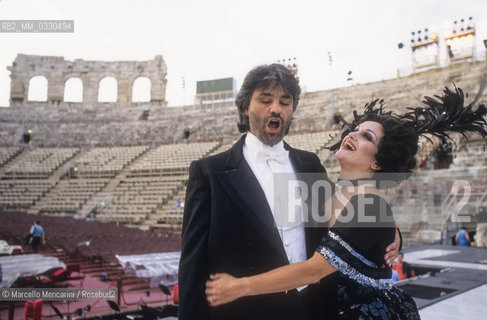 Verona Arena, summer 1999. Tenor Andrea Bocelli an soprano Cecilia Gasdia before performing in The Merry Widow by Franz Lerhar, directed by Beni Montresor / Arena di Verona, estate 1999. Il tenore Andrea Bocelli e il soprano Cecilia Gasdia prima di esibirsi in La vedova allegra di Franz Lehar, con la regia di Beni Montresor - ©Marcello Mencarini/Rosebud2