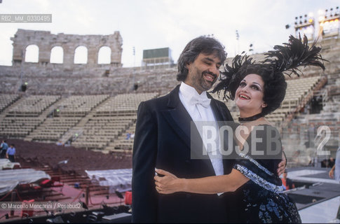 Verona Arena, summer 1999. Tenor Andrea Bocelli an soprano Cecilia Gasdia before performing in The Merry Widow by Franz Lerhar, directed by Beni Montresor / Arena di Verona, estate 1999. Il tenore Andrea Bocelli e il soprano Cecilia Gasdia prima di esibirsi in La vedova allegra di Franz Lehar, con la regia di Beni Montresor - ©Marcello Mencarini/Rosebud2