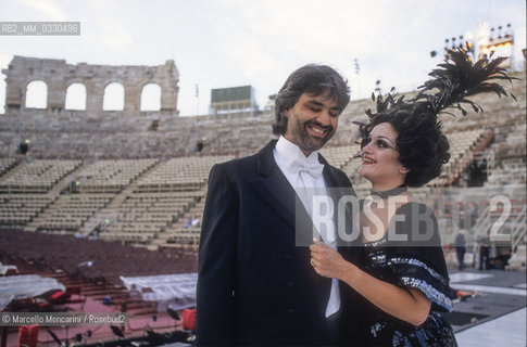 Verona Arena, summer 1999. Tenor Andrea Bocelli an soprano Cecilia Gasdia before performing in The Merry Widow by Franz Lerhar, directed by Beni Montresor / Arena di Verona, estate 1999. Il tenore Andrea Bocelli e il soprano Cecilia Gasdia prima di esibirsi in La vedova allegra di Franz Lehar, con la regia di Beni Montresor - ©Marcello Mencarini/Rosebud2