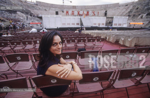 Verona Arena, summer 1999. Soprano Cecilia Gasdia before a rehearsal of The Merry Widow by Franz Lerhar, directed by Beni Montresor / Arena di Verona, estate 1999. Il soprano Cecilia Gasdia prima di una prova de La vedova allegra di Franz Lehar, con la regia di Beni Montresor - ©Marcello Mencarini/Rosebud2