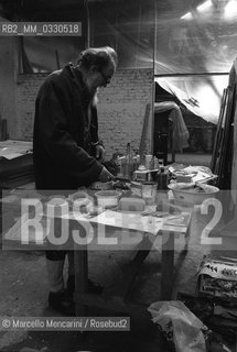 Venice, 1981. Italian painter Emilio Vedova in his studio / Venezia, 1981. Il pittore Emilio Vedova nel suo studio - ©Marcello Mencarini/Rosebud2