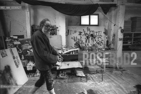 Venice, 1981. Italian painter Emilio Vedova in his studio / Venezia, 1981. Il pittore Emilio Vedova nel suo studio - ©Marcello Mencarini/Rosebud2