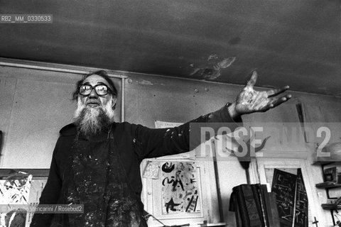 Venice, 1981. Italian painter Emilio Vedova in his studio / Venezia, 1981. Il pittore Emilio Vedova nel suo studio - ©Marcello Mencarini/Rosebud2