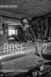 Venice, 1981. Italian painter Emilio Vedova in his studio / Venezia, 1981. Il pittore Emilio Vedova nel suo studio - ©Marcello Mencarini/Rosebud2