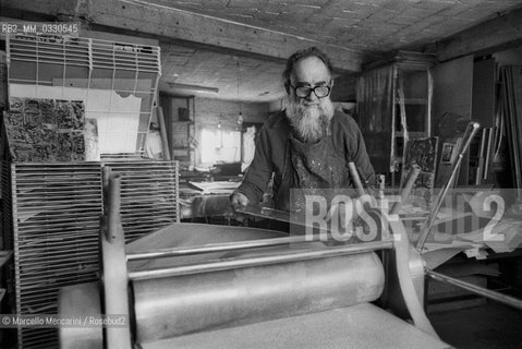 Venice, 1981. Italian painter Emilio Vedova in his studio / Venezia, 1981. Il pittore Emilio Vedova nel suo studio - ©Marcello Mencarini/Rosebud2