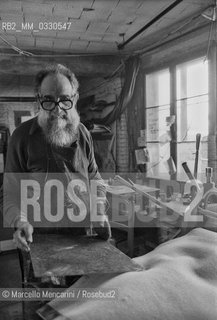 Venice, 1981. Italian painter Emilio Vedova in his studio / Venezia, 1981. Il pittore Emilio Vedova nel suo studio - ©Marcello Mencarini/Rosebud2