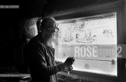 Venice, 1981. Italian painter Emilio Vedova in his studio / Venezia, 1981. Il pittore Emilio Vedova nel suo studio - ©Marcello Mencarini/Rosebud2