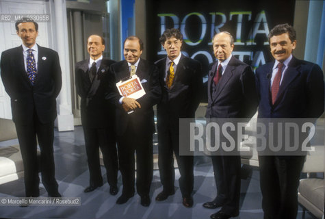 Rome, 1996. Italian politicians Gianfranco Fini, Silvio Berlusconi, Umberto Bossi, Lamberto Dini e Massimo Dalema at tv program Porta a Porta hosted by journalist Bruno Vespa (third from the left) / Roma, 1996. I politici Gianfranco Fini, Silvio Berlusconi, Umberto Bossi, Lamberto Dini e Massimo Dalema al programma televisivo Porta a porta condotto dal giornalista Bruno Vespa (terzo da sinistra) - ©Marcello Mencarini/Rosebud2