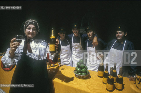 Pesaro, Rossini Opera Festival 1984. Il viaggio a Reims  (The Jorney to Reims) by Gioacchino Rossini sponsored by Veuve Clicquot. This is the first performance of that opera directed by Luca Ronconi and conducted by Claudio Abbado, after the reconstruction of its manuscript, assumed lost, in the 1970s / Pesaro, Rossini Opera Festival 1984. Il viaggio a Reims sponsorizzato da Veuve Cliquot. E la prima rappresentazione dellopera, com la regia di Luca Ronconi e la direzione dorchestra di Claudio Abbado, dopo il ritrovamento e la ricomposizione negli anni 70 del suo manoscritto che si credeva perduto - ©Marcello Mencarini/Rosebud2