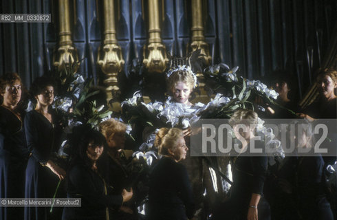 Pesaro, August 18, 1984. Rossini Opera Festiva. Soprano Cecilia Gasdia as Corinna in Il viaggio a Reims (The Jorney to Reims) by Gioacchino Rossini. This is the first performance of that opera, staged by Luca Ronconi and conducted by Claudio Abbado, after the reconstruction of its manuscript, assumed lost, in the 1970s / Pesaro, 18 agosto 1984. Rossini Opera Festival. Il soprano Cecilia Gasdia nel ruolo di Corinna in Il viaggio a Reims di Gioacchino Rossini. E la prima rappresentazione dellopera, con la regia di Luca Ronconi e la direzione dorchestra di Claudio Abbado, dopo il ritrovamento e la ricomposizione negli anni 70 del suo manoscritto che si credeva perduto - ©Marcello Mencarini/Rosebud2