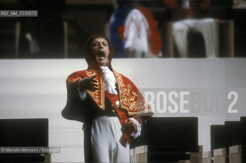 Pesaro, August 18, 1984. Rossini Opera Festival. Staging of Il viaggio a Reims (The Jorney to Reims) by Gioacchino Rossini.Bass-baritone Samuel Ramey as Lord Sidney. This is the first performance of that opera, staged by Luca Ronconi and conducted by Claudio Abbado, after the reconstruction of its manuscript, assumed lost, in the 1970s / Pesaro, 18 agosto 1984. Rossini Opera Festival. Messa in scena de Il viaggio a Reims di Gioacchino Rossini. Il basso baritono Samuel Ramey nel ruolo di Lord Sidney. E la prima rappresentazione dellopera, con la regia di Luca Ronconi e la direzione dorchestra di Claudio Abbado, dopo il ritrovamento e la ricomposizione negli anni 70 del suo manoscritto che si credeva perduto - ©Marcello Mencarini/Rosebud2