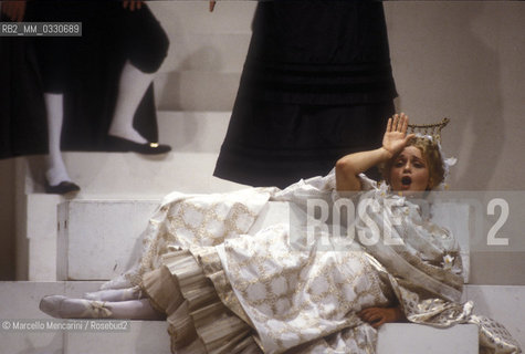 Pesaro, August 18, 1984. Rossini Opera Festiva. Soprano Cecilia Gasdia as Corinna in Il viaggio a Reims (The Jorney to Reims) by Gioacchino Rossini. This is the first performance of that opera, staged by Luca Ronconi and conducted by Claudio Abbado, after the reconstruction of its manuscript, assumed lost, in the 1970s / Pesaro, 18 agosto 1984. Rossini Opera Festival. Il soprano Cecilia Gasdia nel ruolo di Corinna in Il viaggio a Reims di Gioacchino Rossini. E la prima rappresentazione dellopera, con la regia di Luca Ronconi e la direzione dorchestra di Claudio Abbado, dopo il ritrovamento e la ricomposizione negli anni 70 del suo manoscritto che si credeva perduto - ©Marcello Mencarini/Rosebud2