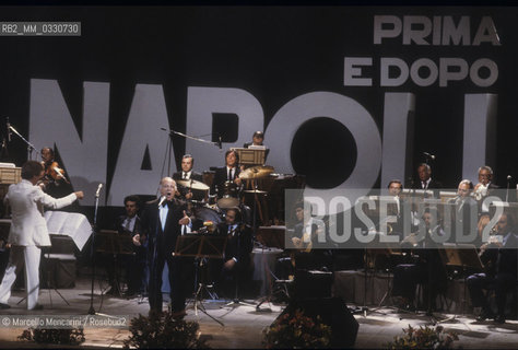 Naples, about 1985. Italian singer Claudio Villa performing at the Festival Napoli prima e dopo (Naples before and after),  / Napoli, 1985 circa. Il cantante Claudio Villa canta al festival Napoli prima e dopo - ©Marcello Mencarini/Rosebud2