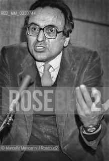 Italian historian Lucio Villari during a lecture (1980) / Lo storico Lucio Villari durante una conferenza (1980) - ©Marcello Mencarini/Rosebud2