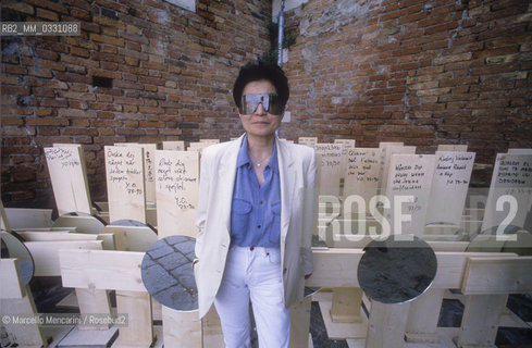 Venice Art Biennale 1990. Japanese-American artist Yoko Ono / Biennale Arte di Venezia 1990. Lartista Yoko Ono - ©Marcello Mencarini/Rosebud2