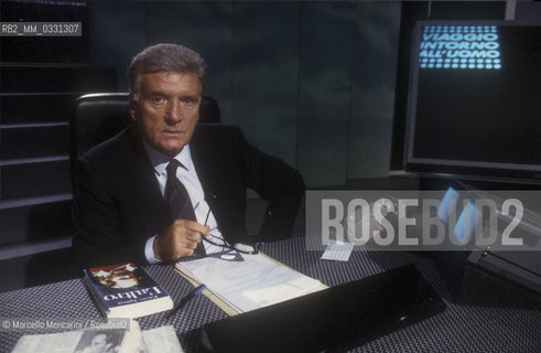 Italian TV journalist Sergio Zavoli during a TV program (about 1988) / Il giornalista televisivo Sergio Zavoli durante un programma televisivo (1988 circa) - ©Marcello Mencarini/Rosebud2