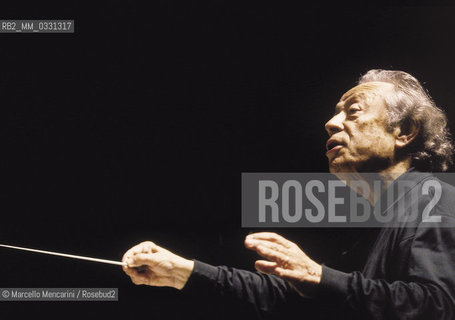 Italian conductor Alberto Zedda performing a rehearsal (1999) / Il direttore dorchestra Alberto Zedda durante una prova (1999) - ©Marcello Mencarini/Rosebud2