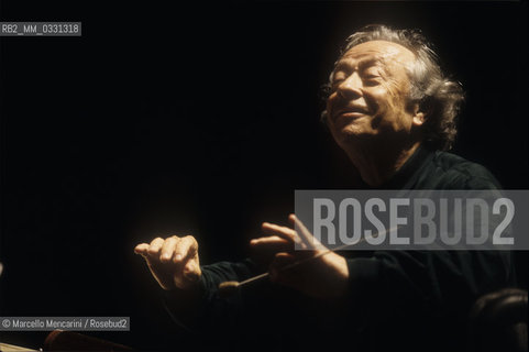 Italian conductor Alberto Zedda performing a rehearsal (1999) / Il direttore dorchestra Alberto Zedda durante una prova (1999) - ©Marcello Mencarini/Rosebud2