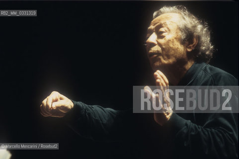 Italian conductor Alberto Zedda performing a rehearsal (1999) / Il direttore dorchestra Alberto Zedda durante una prova (1999) - ©Marcello Mencarini/Rosebud2