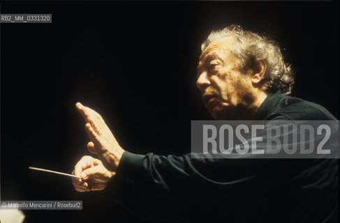 Italian conductor Alberto Zedda performing a rehearsal (1999) / Il direttore dorchestra Alberto Zedda durante una prova (1999) - ©Marcello Mencarini/Rosebud2