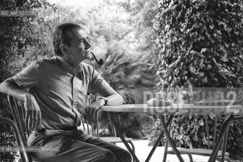 Rome, 1979. Italian architect Bruno Zevi in the garden of his house / Roma, 1979. Larchitetto Bruno Zevi nel giardino della sua casa - ©Marcello Mencarini/Rosebud2