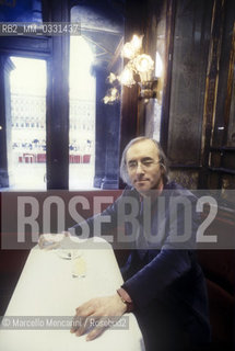 Venice, Caffé Florian, about 1980. Argentinian pianist Jorge Zulueta / Venezia, Caffè Florian, 1980 circa. Il pianista argentino Jorge Zulueta - ©Marcello Mencarini/Rosebud2