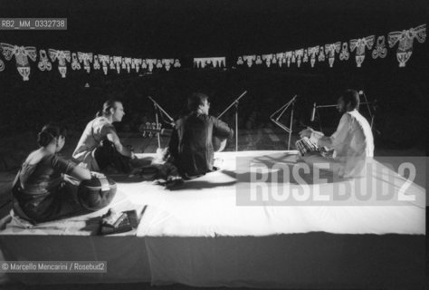 Piazza di Siena, Rome, 1980. Performance during the Second Festival of the Poets / Piazza di Siena, Roma, 1980. Performance durante il Secondo Festival dei poeti - ©Marcello Mencarini/Rosebud2