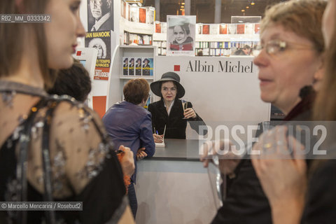 Paris, 2015. Belgian writer Amélie Nothomb during her book-signing at the Salon du livre (Paris book fair) / Parigi, 2015. La scrittrice belga Amélie Nothomb mentre firma copie dei suoi libri al Salon du livre - ©Marcello Mencarini/Rosebud2