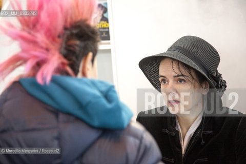 Paris, 2015. Belgian writer Amélie Nothomb during her book-signing at the Salon du livre (Paris book fair) / Parigi, 2015. La scrittrice belga Amélie Nothomb mentre firma copie dei suoi libri al Salon du livre - ©Marcello Mencarini/Rosebud2