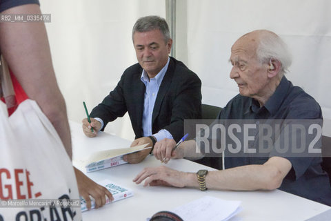 Turin, 2015. Italian journalist Ezio Mauro, editor in chief of the newspaper Repubblica, and Polish sociologist Zygmunt Bauman  / Torino, 2015. Il direttore del quotidiano Repubblica Ezio Mauro con il sociologo Zygmunt Bauman - ©Marcello Mencarini/Rosebud2