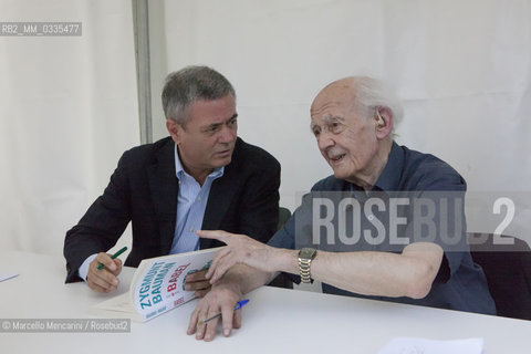 Turin, 2015. Italian journalist Ezio Mauro, editor in chief of the newspaper Repubblica, and Polish sociologist Zygmunt Bauman  / Torino, 2015. Il direttore del quotidiano Repubblica Ezio Mauro con il sociologo Zygmunt Bauman - ©Marcello Mencarini/Rosebud2