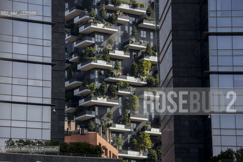 Milan, 2015. One of the two tower of the Bosco Verticale project (Vertical Forest) designed by Boeri Studio in the Porta Nuova district, view from Piazza Gae Aulenti / Milano, 2015. Una delle due torri del Bosco verticale progettato dallo Studio Boeri in zona Porta Nuova vista da piazza Gae Aulenti - ©Marcello Mencarini/Rosebud2