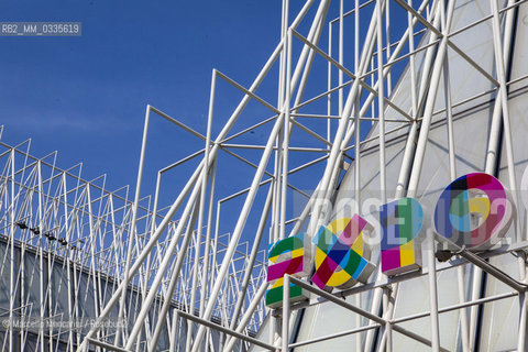 Milan Expo 2015. Expo Gate (Expo info and ticket point) in front of Castello Sforzesco  / Expo Milano 2015. Expo Gate (centro informazioni e biglietteria dellExpo) davanti al Castello Sforzesco - ©Marcello Mencarini/Rosebud2