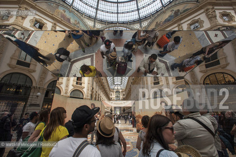 Milan, 2015. Hall of mirrors in the Galleria Vittorio Emanuele II as soon restored / Milano, 2015. Gioco di specchi nella galleria Vittorio Emanuele II appena restaurata - ©Marcello Mencarini/Rosebud2