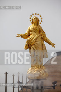 Milan Expo 2015. Milano Cathedral area: reproduction of theMadonnina, the Virgin Mary statue that is on the Milan Cathedral / Expo Milano 2015. Area Milan Cathedral: Riproduzione della Madonnina del Duomo - ©Marcello Mencarini/Rosebud2